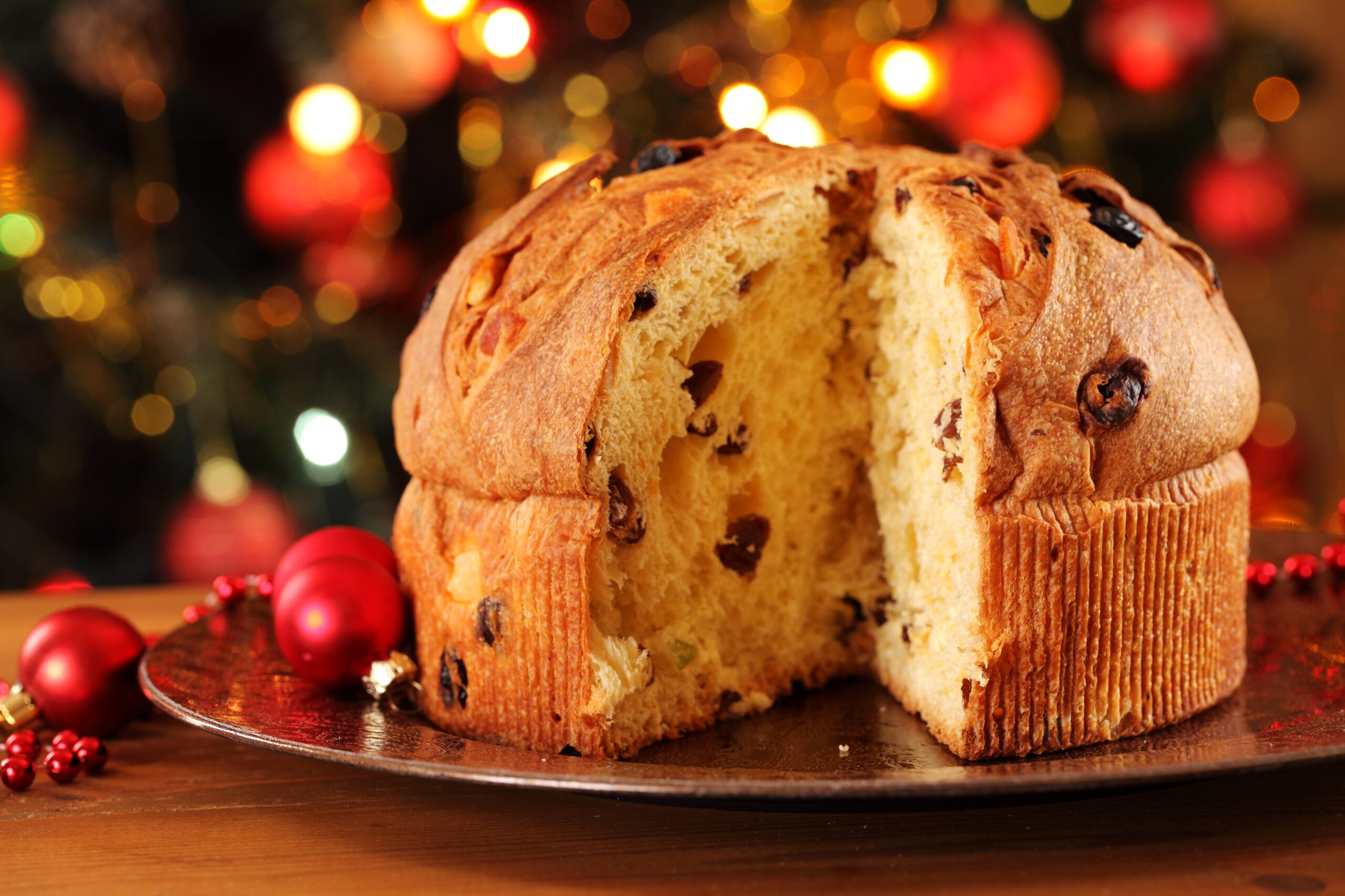 Traditional christmas. Панеттоне Рождественский кекс. Рождественский пирог Панеттоне. Итальянский Рождественский кекс Панеттоне. Итальянский кулич Панеттоне.